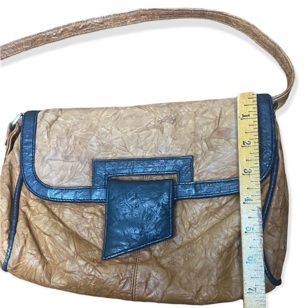 Zimbabwe brown leather crossbody with black trim snap closure two zip pockets - Picture 2 of 7